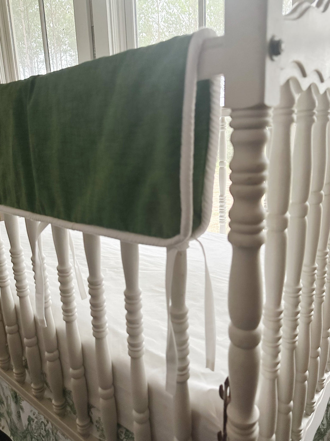 Close-up of the finished corner of the cypress green rail cover with white cording trim
