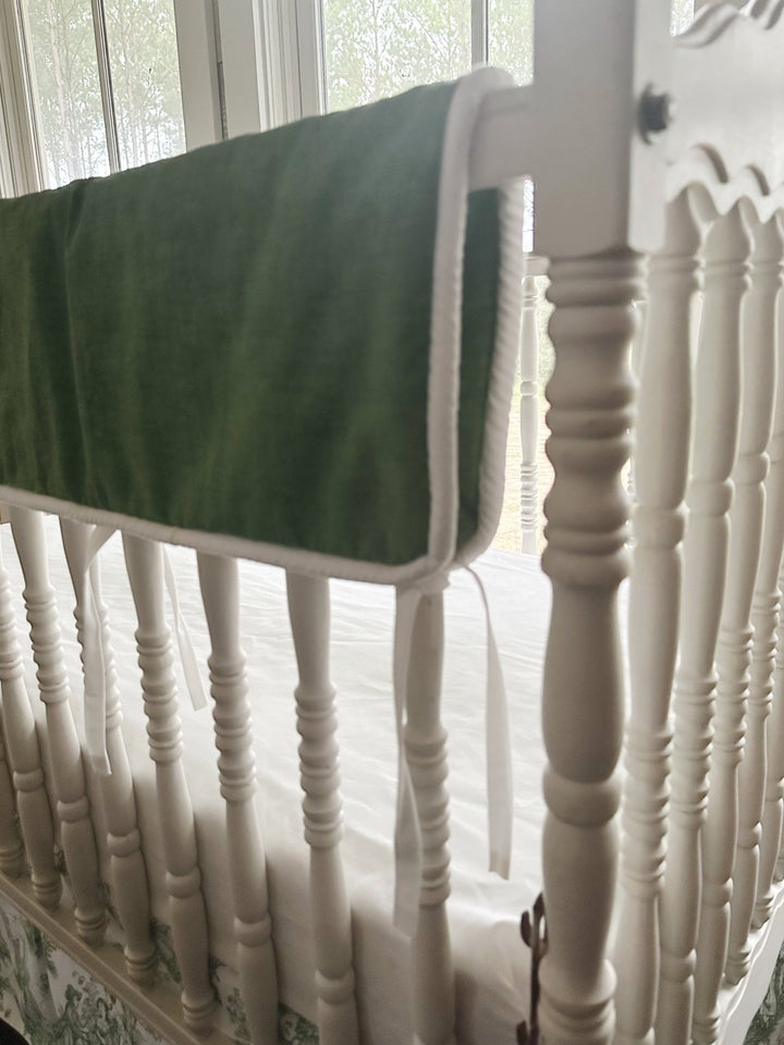 Close-up of the finished corner of the cypress green rail cover with white cording trim